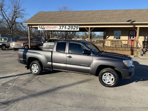 Used 2015 Toyota Tacoma 2WD Access Cab image 1
