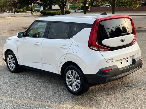 Used 2020 Kia Soul LX image 11