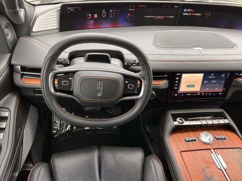 New 2026 Lincoln Navigator L Black Label AWD/4WD image 9
