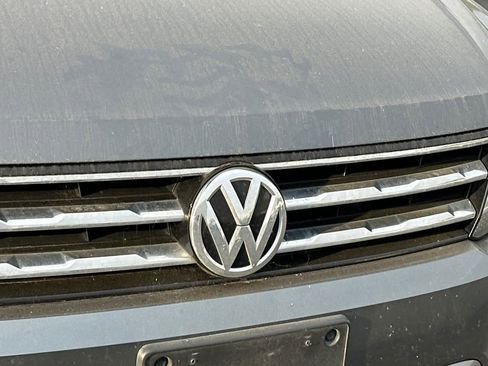 Used 2018 Volkswagen Tiguan S image 10