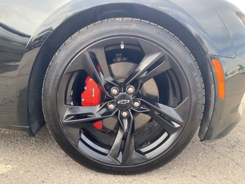 Used 2021 Chevrolet Camaro LT w/ RS Package image 10