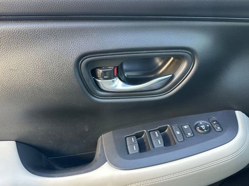 Certified 2024 Honda HR-V LX image 11