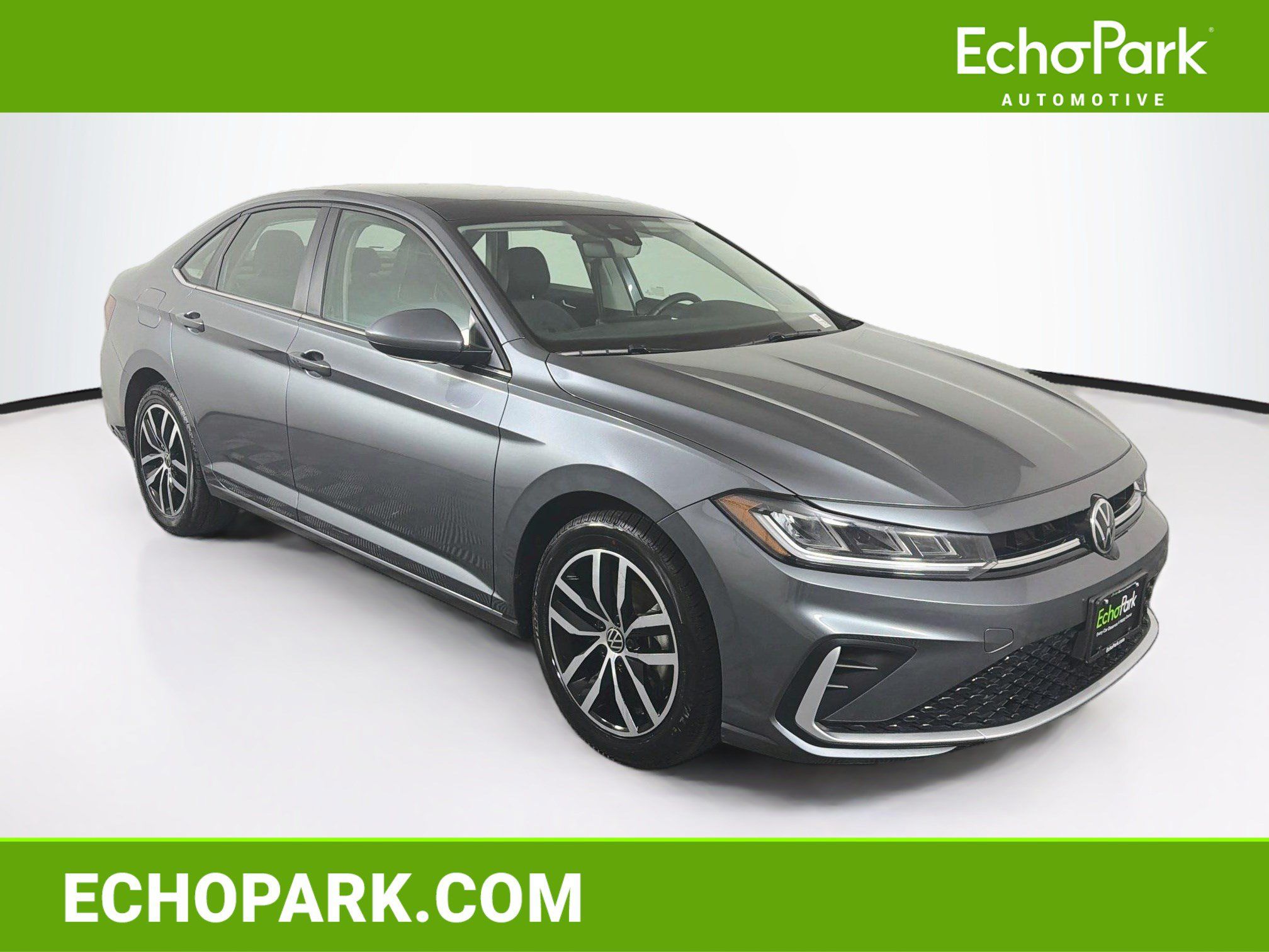Used 2025 Volkswagen Jetta SE FWD image 1