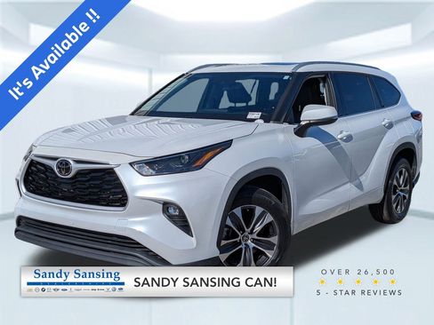 Used 2022 Toyota Highlander XLE image 1