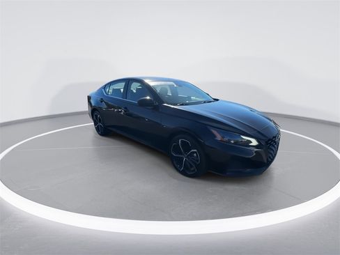 Used 2023 Nissan Altima 2.5 SR image 2