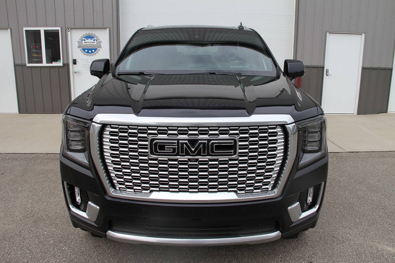 Used 2024 GMC Yukon Denali w/ Advanced Technology Package AWD/4WD image 3