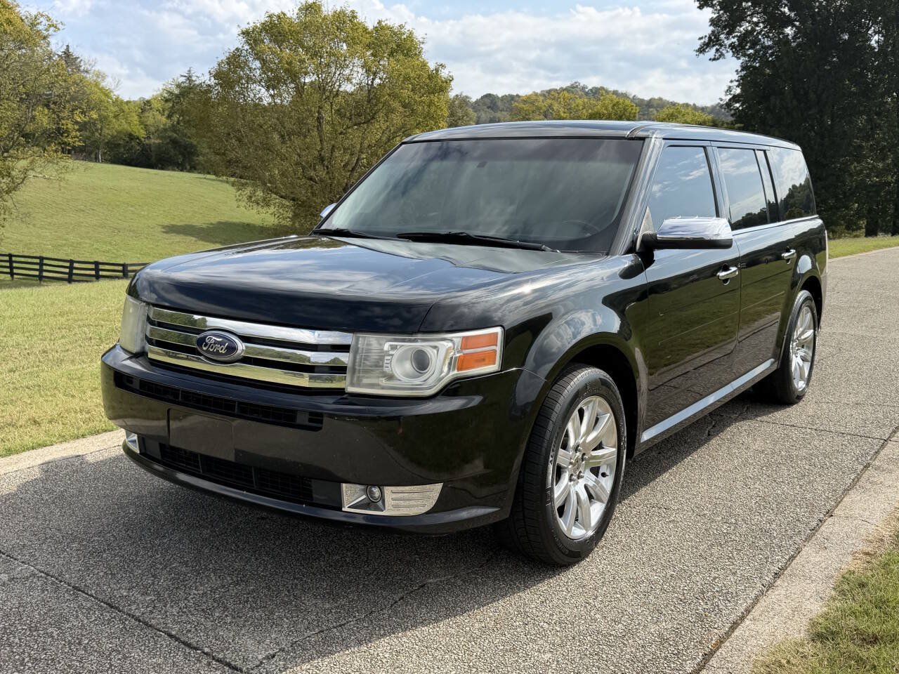Used 2011 Ford Flex Limited FWD image 2