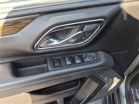 Used 2023 Chevrolet Suburban Premier image 26