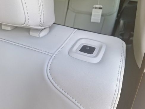 New 2025 Ford Expedition Platinum w/ Driver's Package image 38