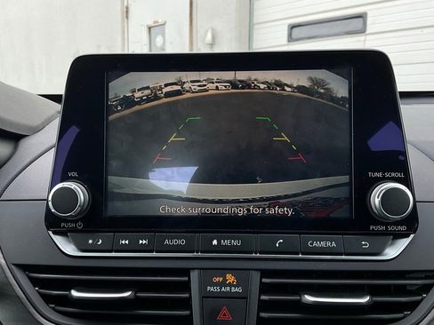 Used 2025 Nissan Altima 2.5 SV image 30