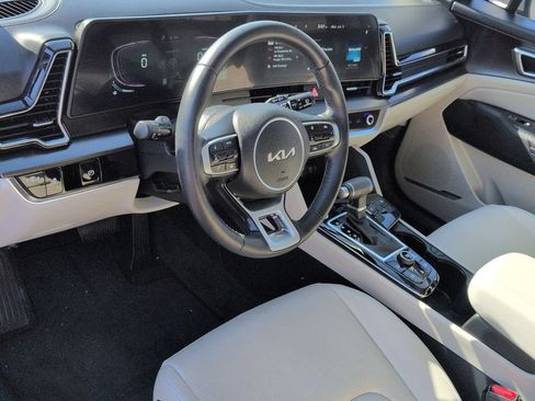 Used 2024 Kia Sportage EX FWD image 2