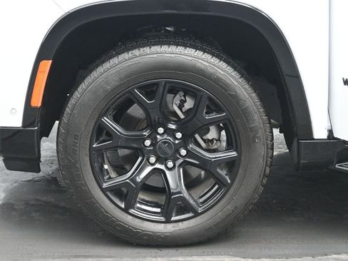 Used 2025 Jeep Wagoneer Series II image 37