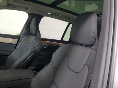 Certified 2025 Volvo XC90 T8 Plus w/ Protection Package Premier AWD/4WD image 19