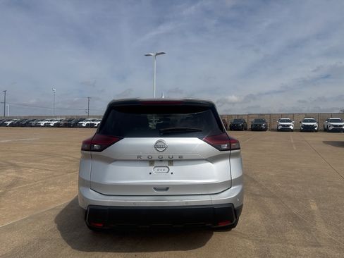 Certified 2025 Nissan Rogue SV image 19