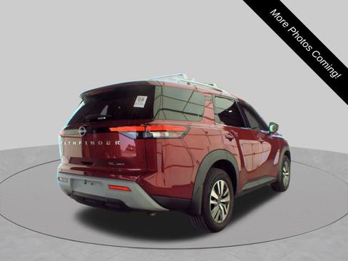 Used 2023 Nissan Pathfinder SL AWD/4WD image 2