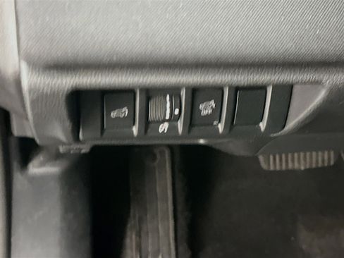 Used 2025 Subaru Outback Premium AWD/4WD image 17