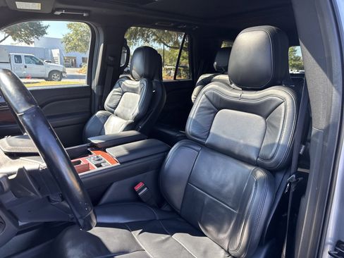 Used 2023 Lincoln Navigator Reserve image 14