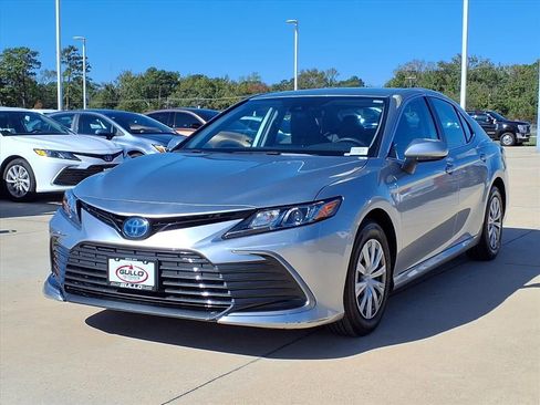 Certified 2021 Toyota Camry LE image 8