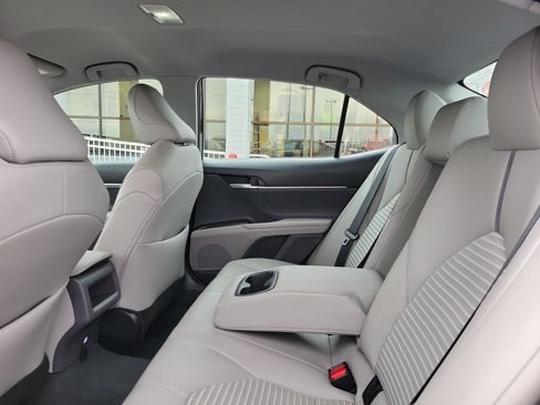 Used 2024 Toyota Camry SE FWD image 11