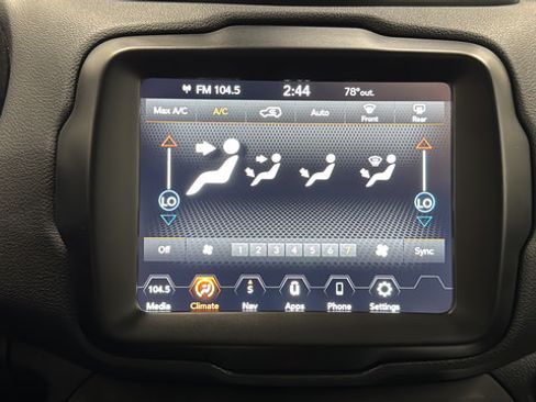 Used 2023 Jeep Renegade Altitude AWD/4WD image 17