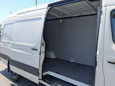 Used 2024 Mercedes-Benz Sprinter 2500 image 17