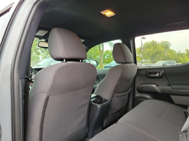 Used 2018 Toyota Tacoma TRD Sport AWD/4WD image 26
