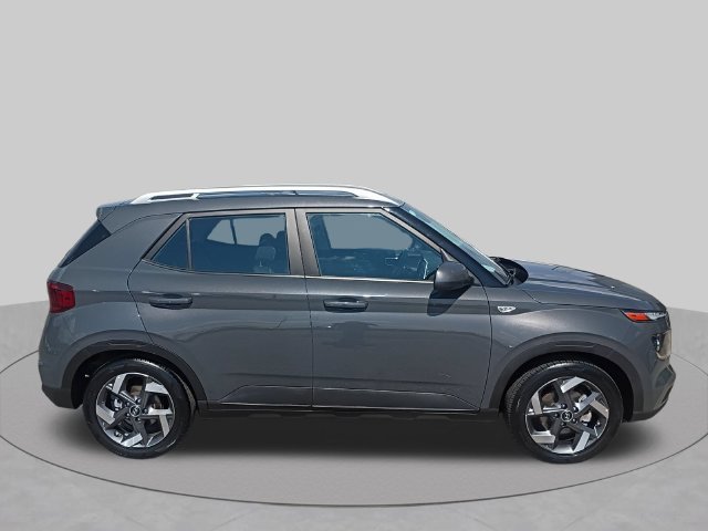 Used 2025 Hyundai Venue SEL FWD image 7