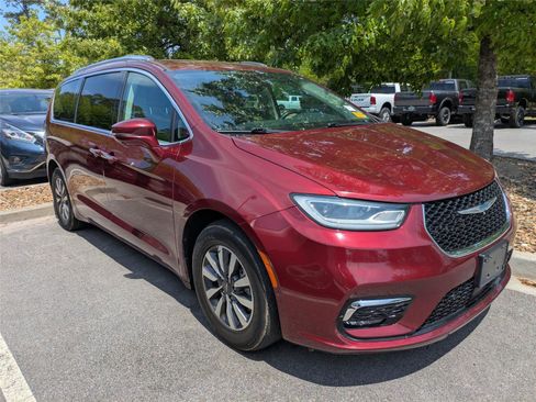 Used 2021 Chrysler Pacifica Touring-L image 5