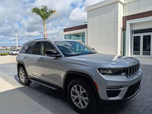 Used 2022 Jeep Grand Cherokee Limited w/ MOPAR Finishing Package RWD image 4