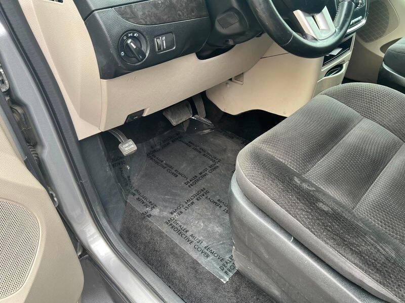Used 2017 Dodge Grand Caravan SE w/ Power Window Group FWD image 18