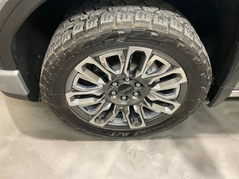 Used 2023 GMC Sierra 1500 Denali Ultimate AWD/4WD image 6