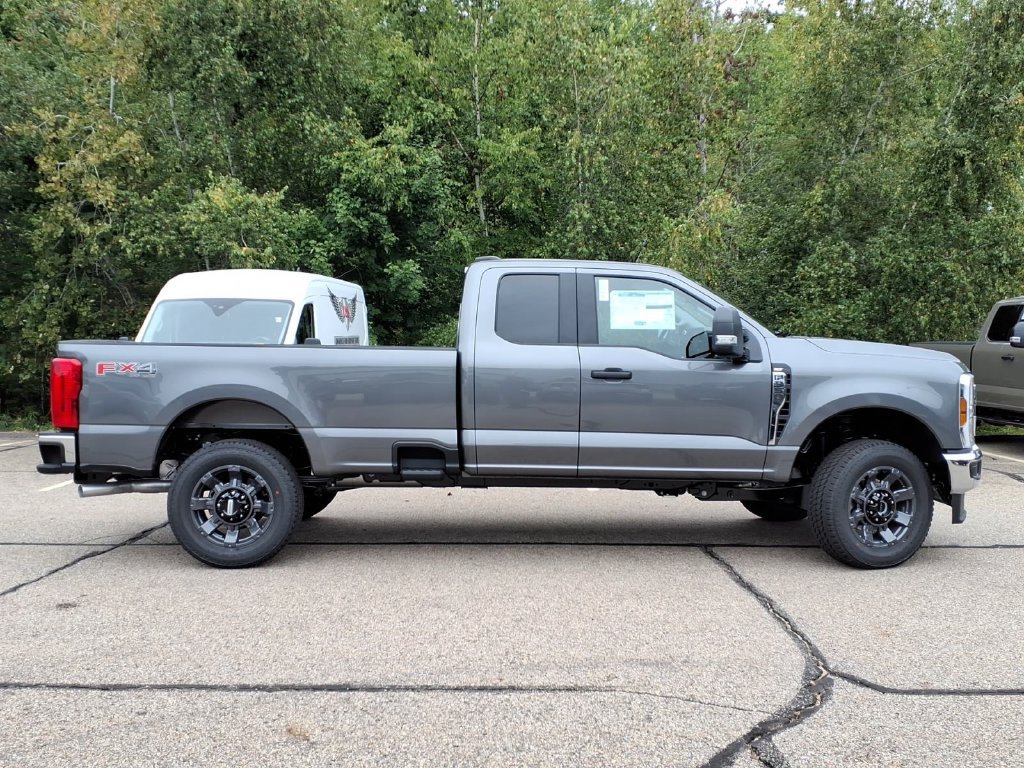 New 2027 Ford F350 XLT w/ FX4 Off-Road Package AWD/4WD image 4