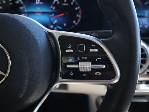 Certified 2022 Mercedes-Benz GLB 250 4MATIC w/ Premium Package Lite image 17