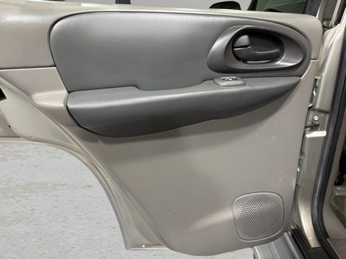 Used 2002 Chevrolet TrailBlazer LTZ image 27