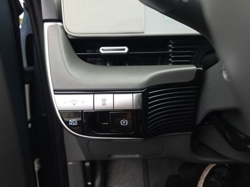 Certified 2024 Hyundai Ioniq 5 SE image 11