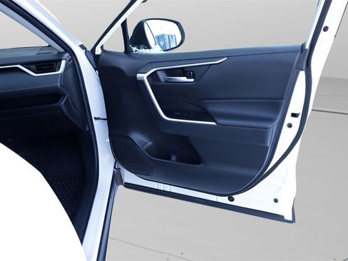 Certified 2021 Toyota RAV4 XLE image 16