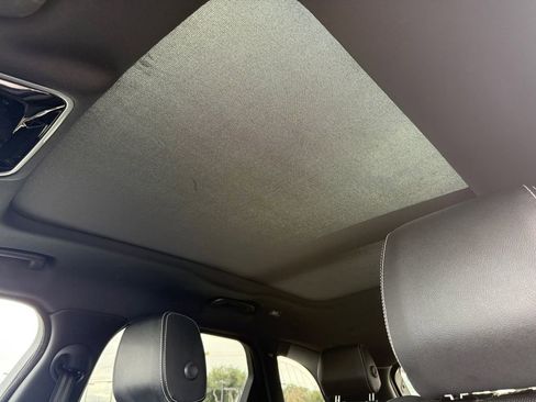 Used 2022 Land Rover Range Rover Velar R-Dynamic S image 15