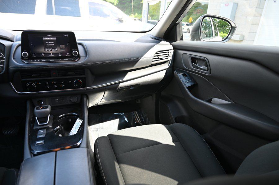Used 2024 Nissan Rogue S FWD image 13