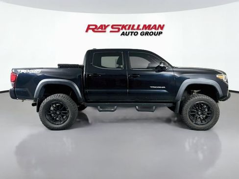 Used 2018 Toyota Tacoma TRD Off-Road AWD/4WD image 8