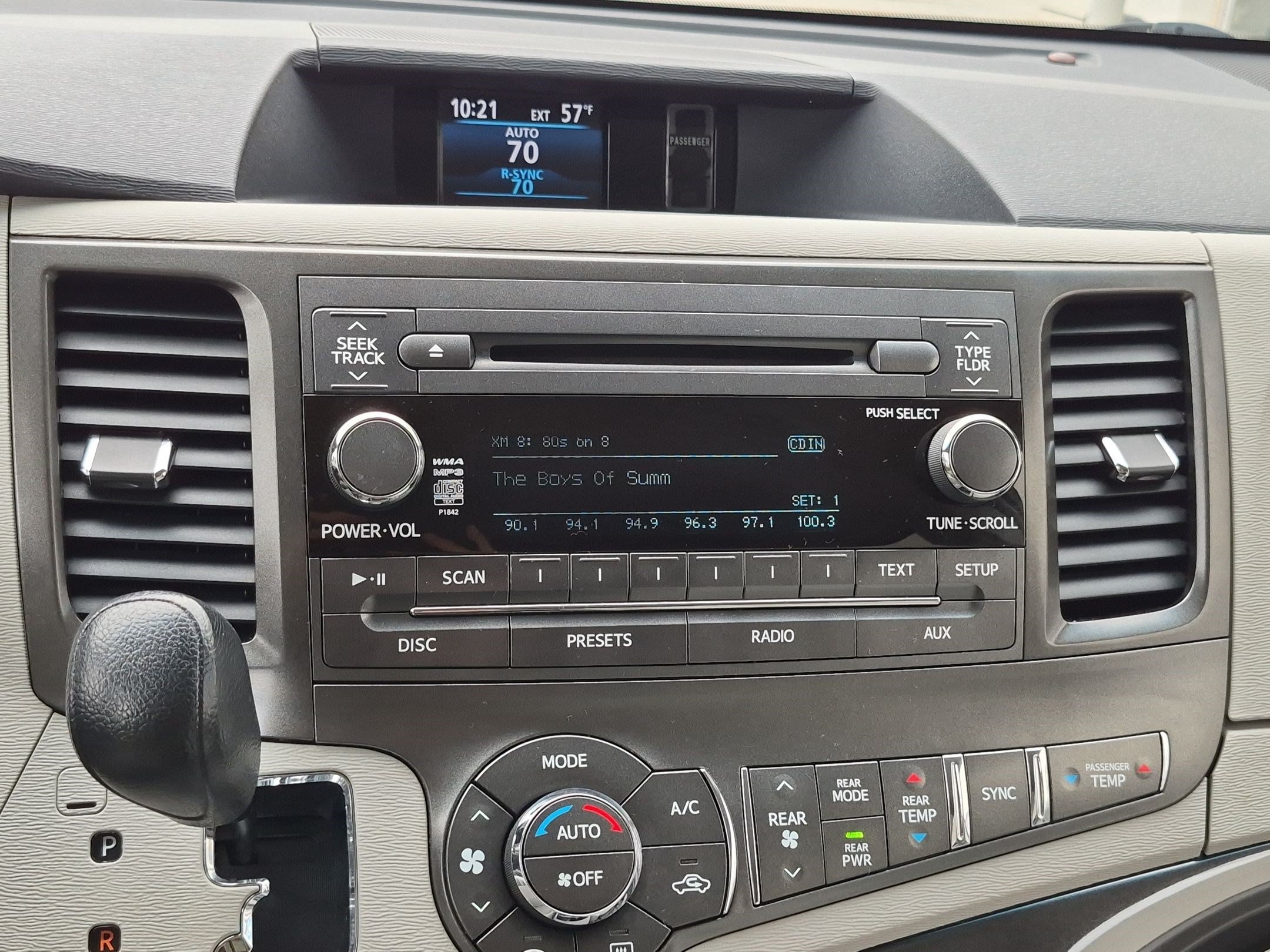 Used 2014 Toyota Sienna LE FWD image 23