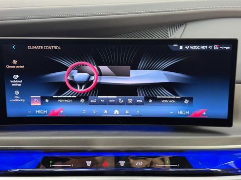 Used 2023 BMW i7 xDrive60 AWD/4WD image 22