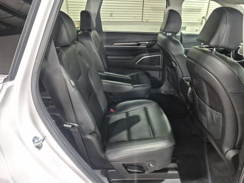 Used 2025 Kia Telluride S AWD/4WD image 26