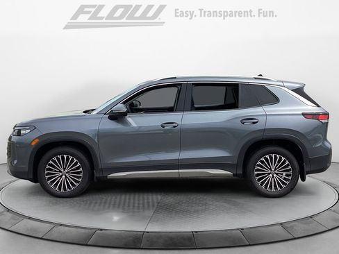 Used 2025 Volkswagen Tiguan S w/ 18" Wheel Package FWD image 4