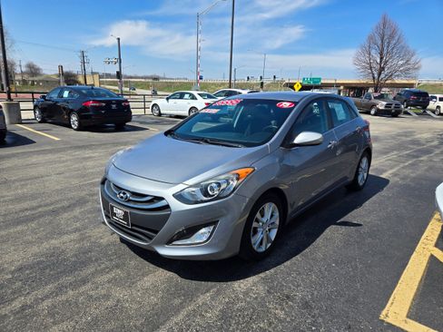Used 2015 Hyundai Elantra GT image 3