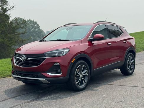 Used 2021 Buick Encore GX Essence w/ Advanced Technology Package AWD/4WD image 2