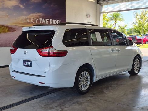 Used 2016 Toyota Sienna XLE FWD image 5