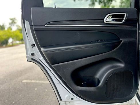 Used 2020 Jeep Grand Cherokee Limited w/ Luxury Group II image 18