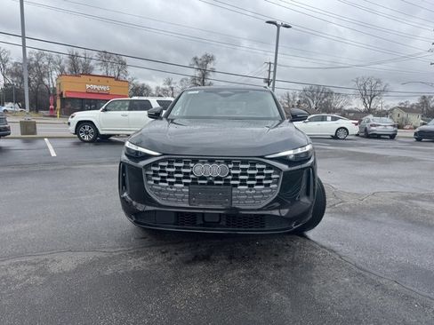 Used 2025 Audi Q5 Premium Plus w/ Premium Plus image 2