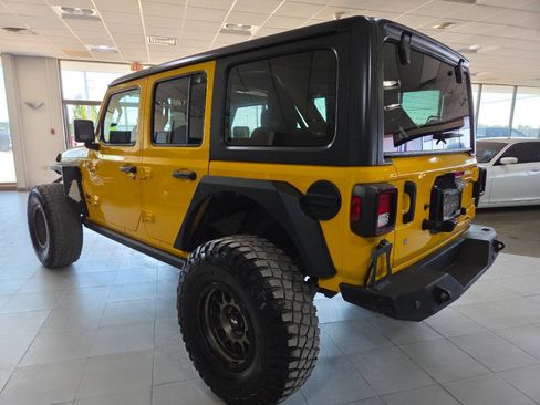 Used 2019 Jeep Wrangler Unlimited Rubicon w/ Cold Weather Group AWD/4WD image 5
