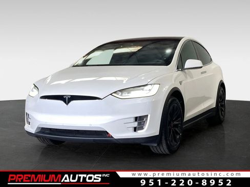 Used 2016 Tesla Model X 90D image 1